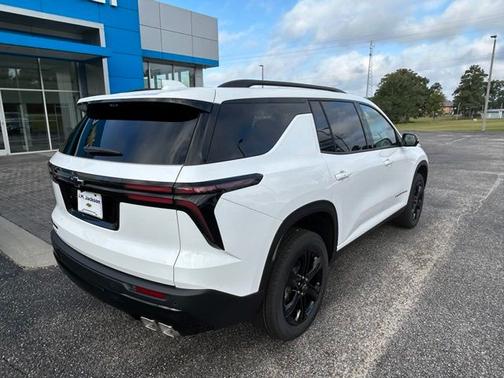Summit White 2027 Chevrolet Traverse LT