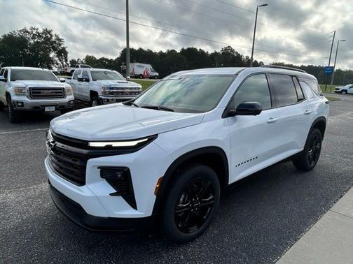 Summit White 2027 Chevrolet Traverse LT