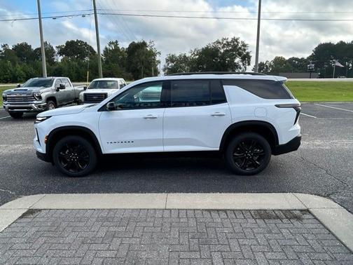 Summit White 2027 Chevrolet Traverse LT