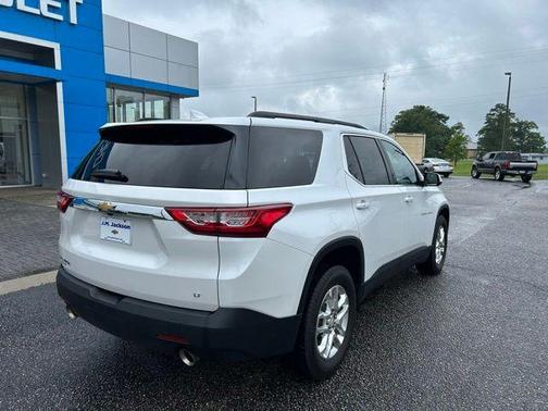 Iridescent Pearl Tricoat 2021 Chevrolet Traverse LT Leather