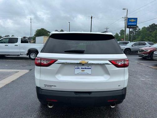 Iridescent Pearl Tricoat 2021 Chevrolet Traverse LT Leather