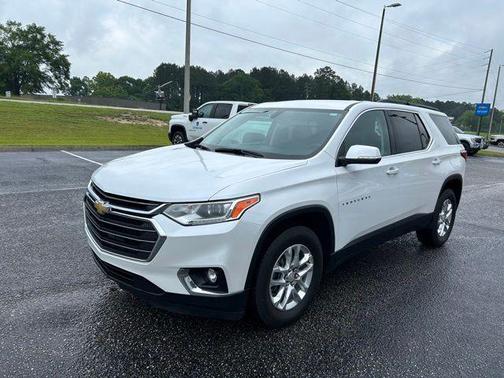 Iridescent Pearl Tricoat 2021 Chevrolet Traverse LT Leather