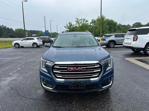 Metallic 2024 GMC Terrain SLT