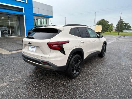 White Sand 2026 Chevrolet Trax ACTIV