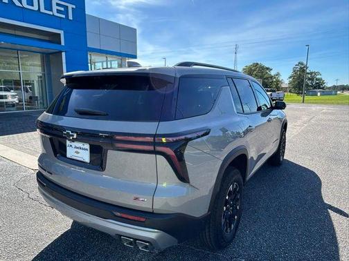 Sandstone Gray 2026 Chevrolet Traverse Z71