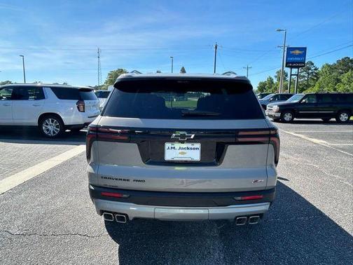 Sandstone Gray 2026 Chevrolet Traverse Z71