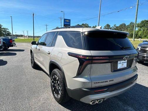 Sandstone Gray 2026 Chevrolet Traverse Z71