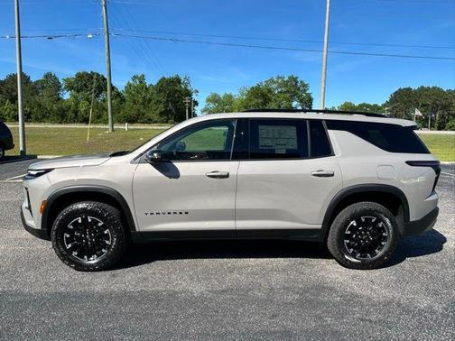 Sandstone Gray 2026 Chevrolet Traverse Z71