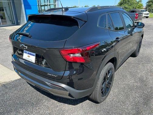 Mosaic Black Metallic 2026 Chevrolet Trax ACTIV