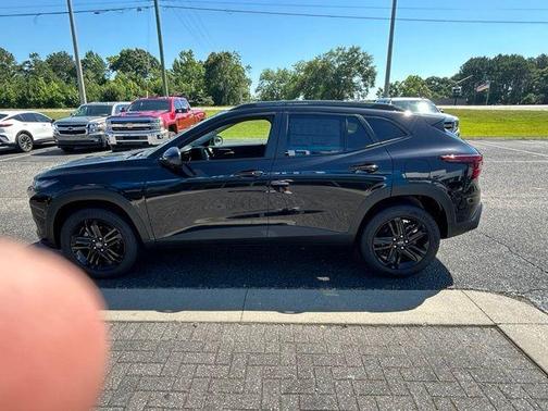 Mosaic Black Metallic 2026 Chevrolet Trax ACTIV