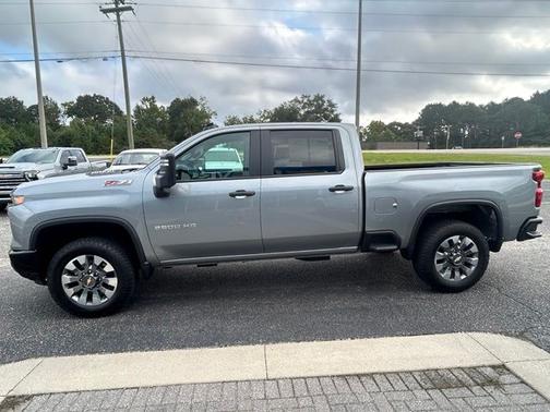 Sterling Gray Metallic 2026 Chevrolet Silverado 2500 Custom
