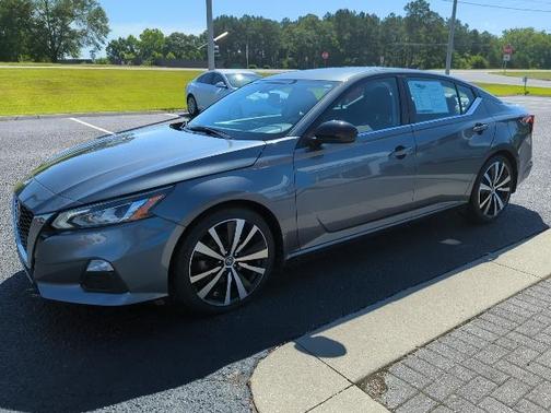 Photo 3 of 31 of 2020 Nissan Altima 2.5 SR