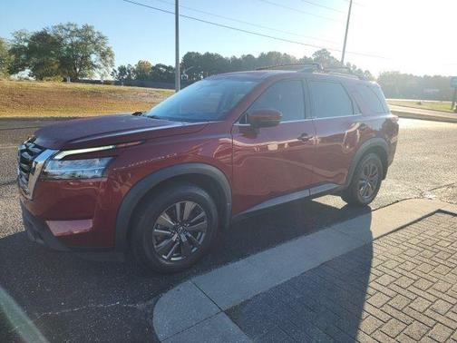 2022 Nissan Pathfinder SV