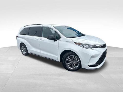 2022 Toyota Sienna XSE 7 Passenger