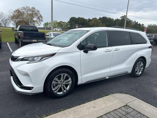 2022 Toyota Sienna XSE 7 Passenger