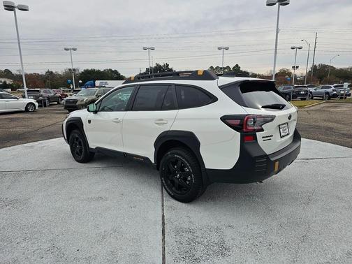 Crystal White Pearl 2025 Subaru Outback Wilderness