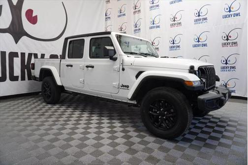2022 Jeep Gladiator Sport