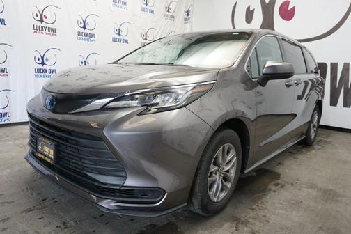 2022 Toyota Sienna LE