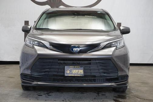 2022 Toyota Sienna LE