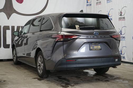2022 Toyota Sienna LE