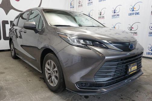 2022 Toyota Sienna LE