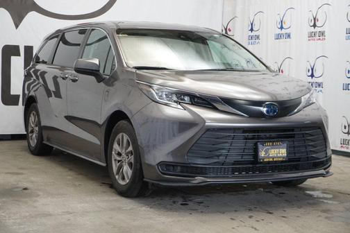 2022 Toyota Sienna LE