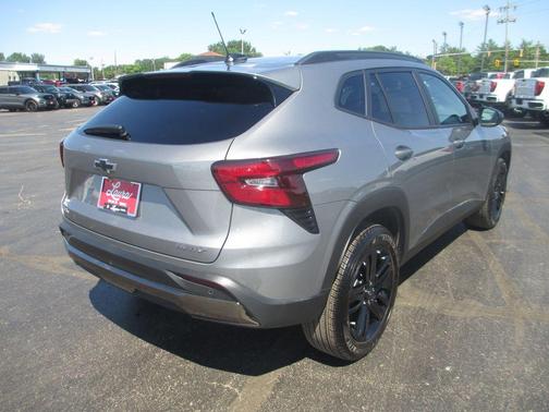 Sterling Gray Metallic 2025 Chevrolet Trax ACTIV