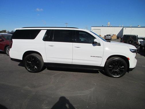 2023 Chevrolet Suburban RST