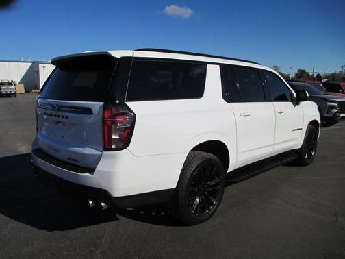 2023 Chevrolet Suburban RST