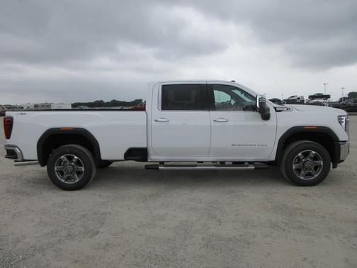 2025 GMC Sierra 3500 SLT