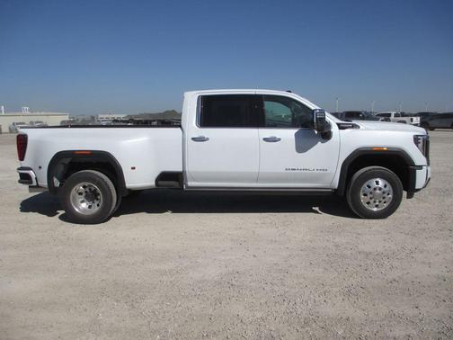 Glacier White 2026 GMC Sierra 3500 Denali Ultimate