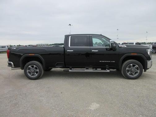 2025 GMC Sierra 3500 SLT