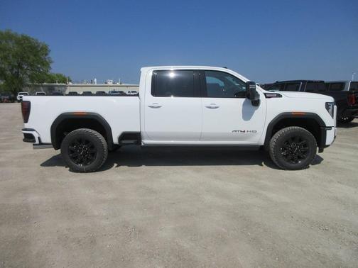 2025 GMC Sierra 2500 AT4