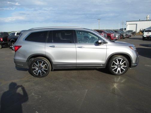 2019 Honda Pilot Touring 8-Passenger