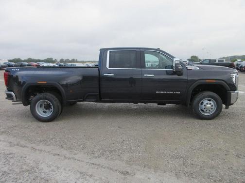 2026 GMC Sierra 3500 SLT