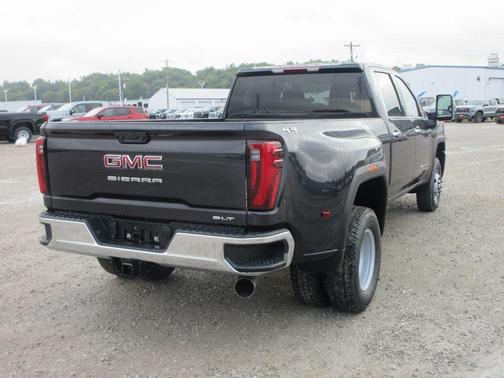 2026 GMC Sierra 3500 SLT