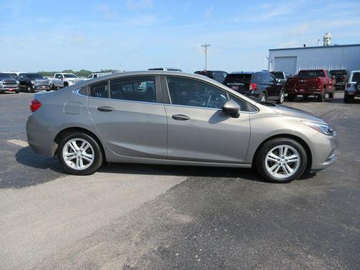 Pepperdust Metallic 2017 Chevrolet Cruze LT