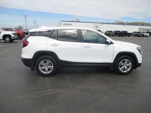 Summit White 2023 GMC Terrain SLE
