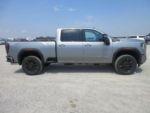 2025 GMC Sierra 2500 AT4