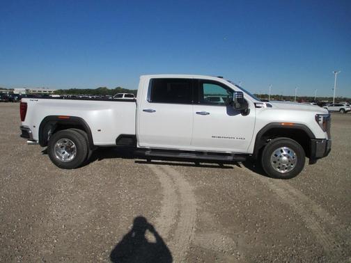 2026 GMC Sierra 3500 SLT