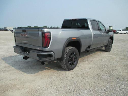 2025 GMC Sierra 3500 AT4