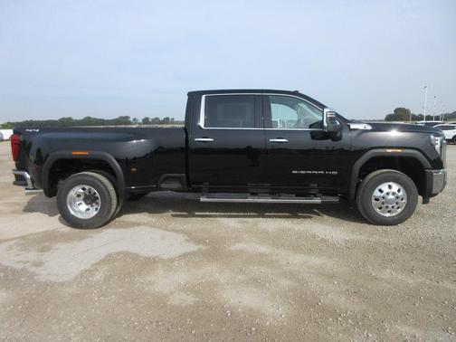 2026 GMC Sierra 3500 SLT