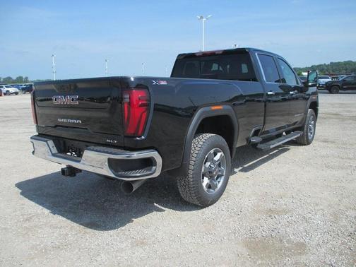 2025 GMC Sierra 3500 SLT