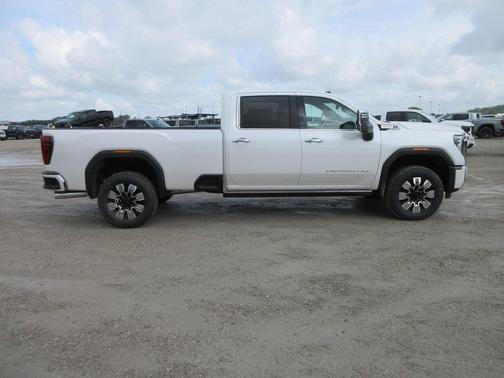 2025 GMC Sierra 3500 Denali
