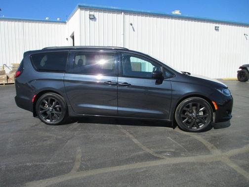 2019 Chrysler Pacifica Touring-L Plus