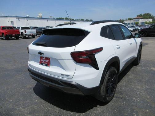 Summit White 2025 Chevrolet Trax ACTIV