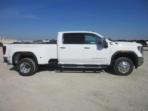 2026 GMC Sierra 3500 SLT