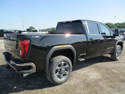 Onyx Black 2026 GMC Sierra 2500 SLE
