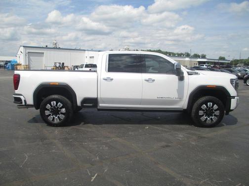 White Frost Tri-Coat 2024 GMC Sierra 2500 Denali