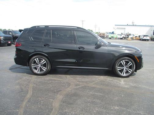 Black Sapphire Metallic 2025 BMW X7 xDrive40i
